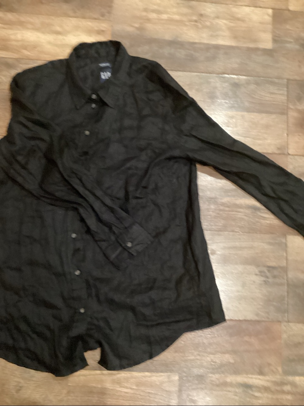 GAP Women’s Black Long-Sleeve Button-Down Shirt